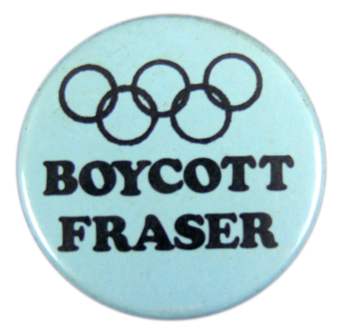 In 1980 Prime Minister Malcolm Fraser urged a boycott of the Moscow Olympics. This badge demonstrates the Australian community’s bitter split over the mix of sport and politics.