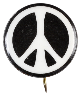 This badge was worn during the anti-nuclear movement of the 1980s to protest against war and advocate nuclear disarmament. 